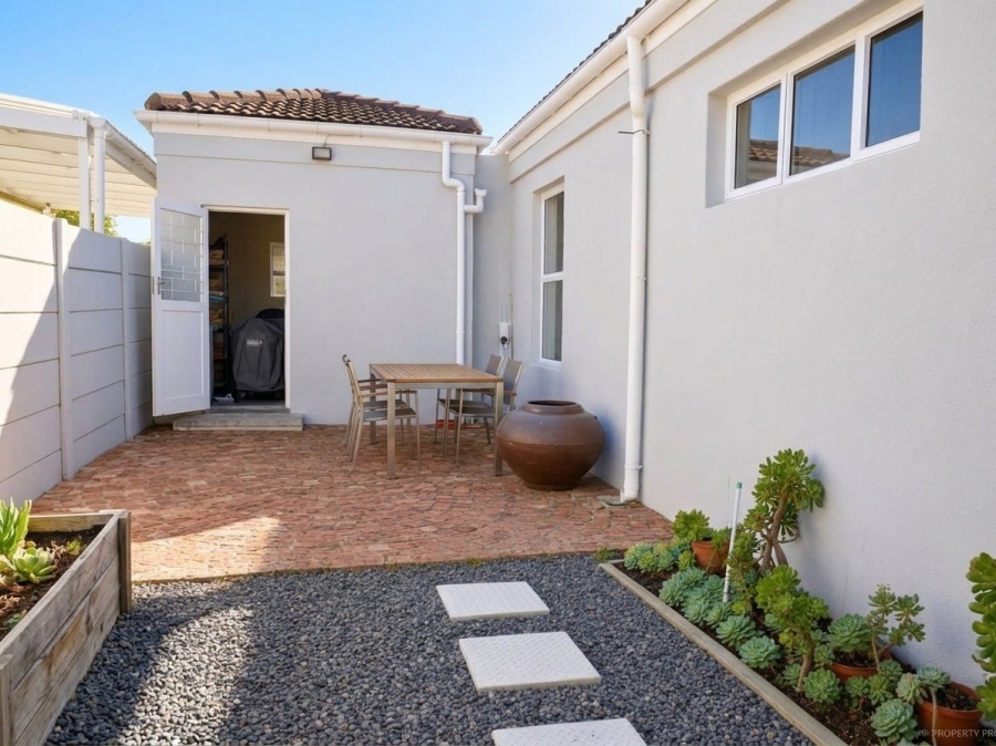 To Let 4 Bedroom Property for Rent in Sunningdale Western Cape